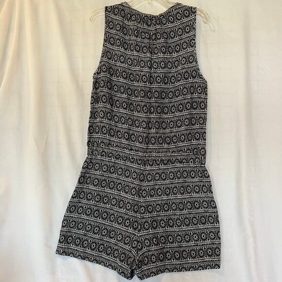 Ann Taylor LOFT Women's M Black White Geometric Sleeveless Romper Spring Summer - Picture 2 of 7